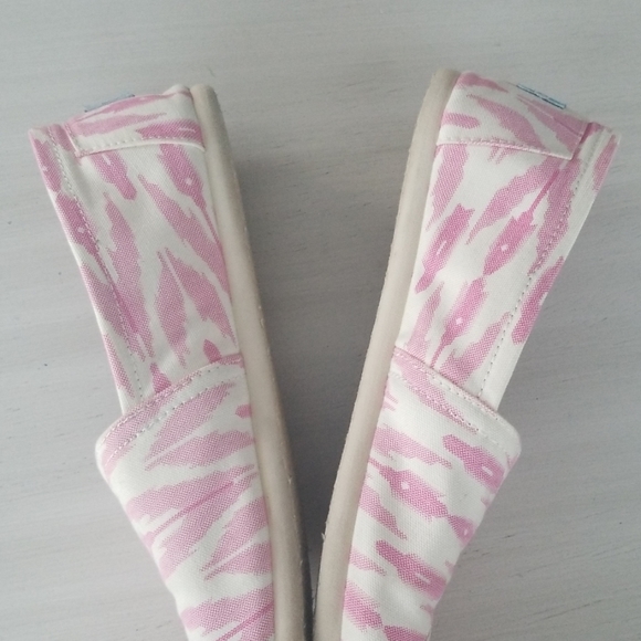 Tom's Pink and White Tribal - Picture 6 of 7